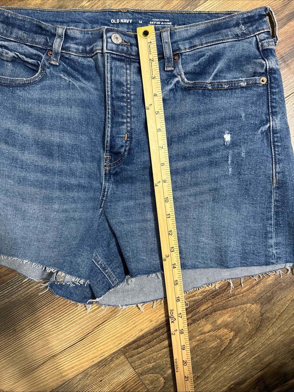 Old Navy Denim Jean Shorts Women’s Size 14 Sky-Hi A-Line High Rise Cutoff - Picture 2 of 7